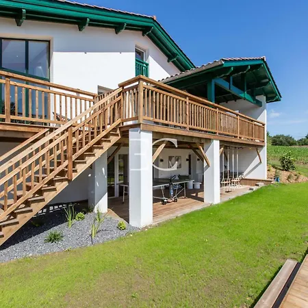 Easy Cles - 4 Bedrooms Pool Ac